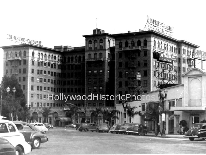 Beverly Wilshire Hotel on Rodeo Drive and Wilshire 1946.jpg